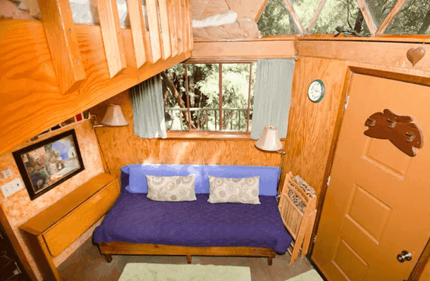 Cabane sous forme de champignon. Logement Airbnb le plus populaire